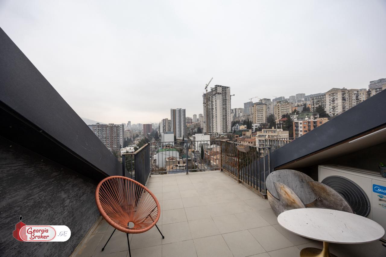 продается квартира с новым ремонтом 4-комнаты